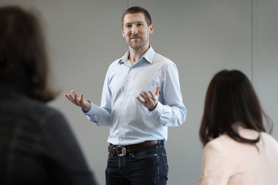 Georg Meyer, speaking (up close)